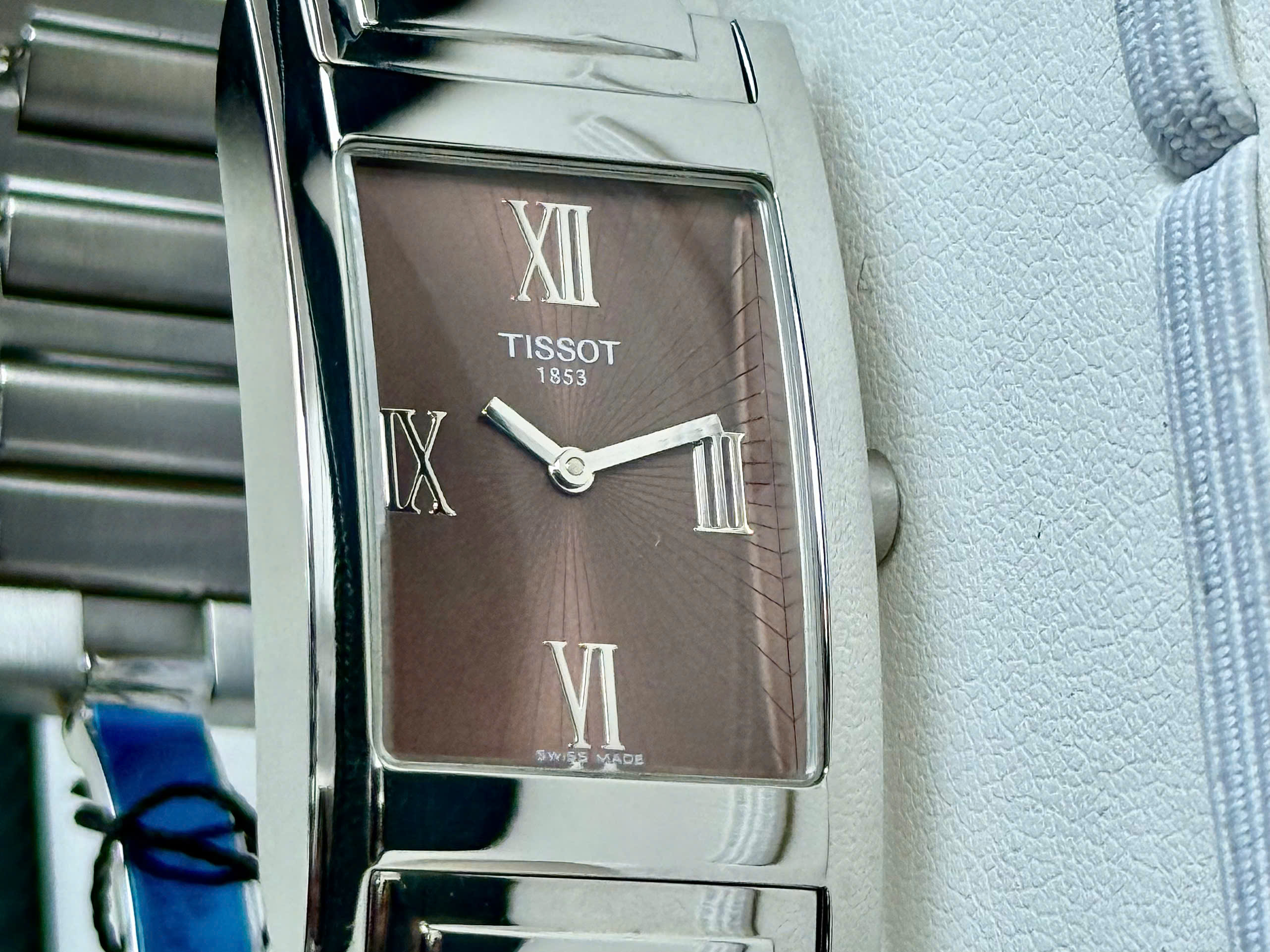 Đồng Hồ Nữ Tissot T-trend Happy Chic Collection T016.309.11.293.00 Chính Hãng 8