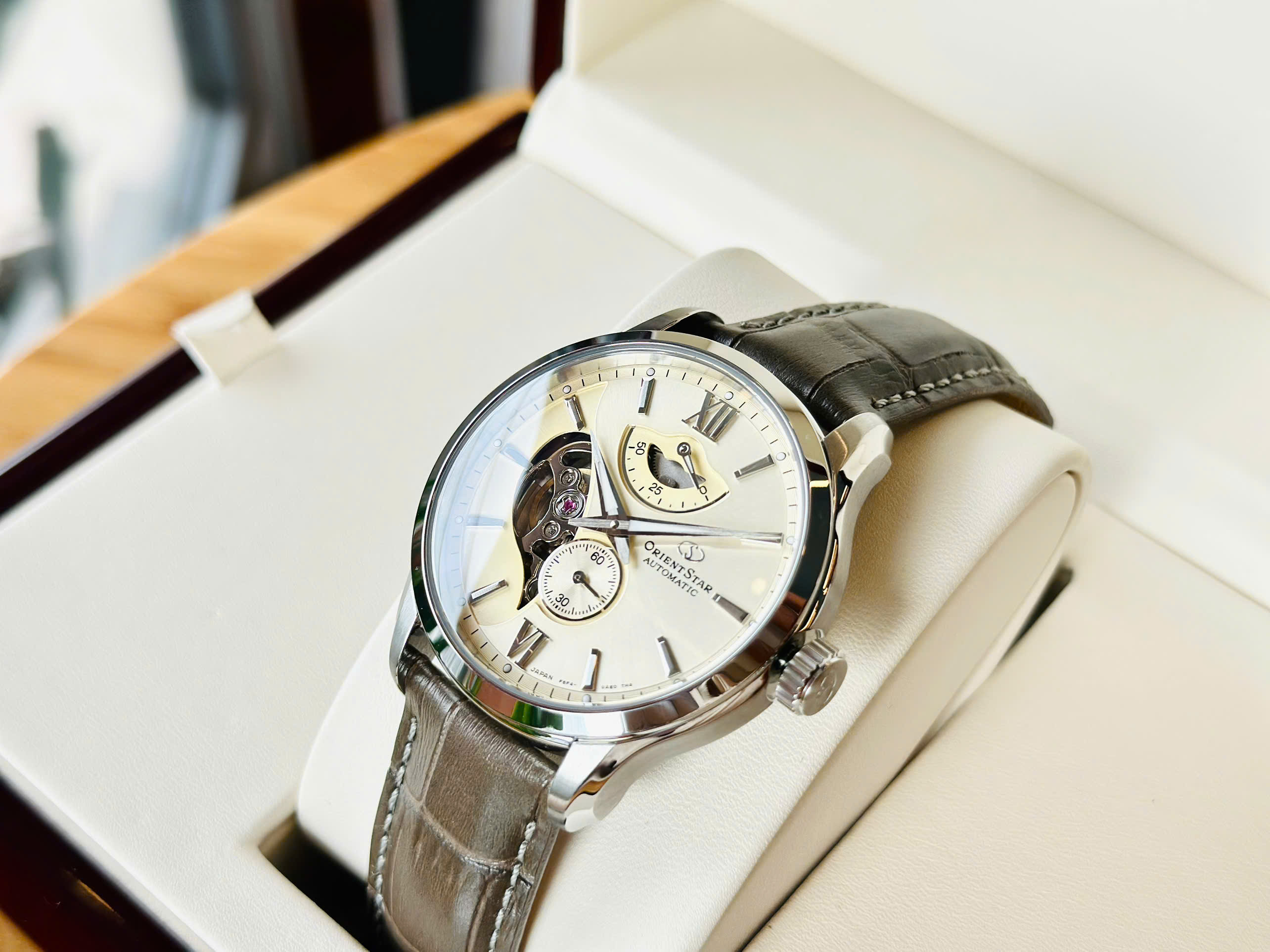Đồng Hồ Nam Orient Star Layered Skeleton RE-AV0B10G00B Chính Hãng 5