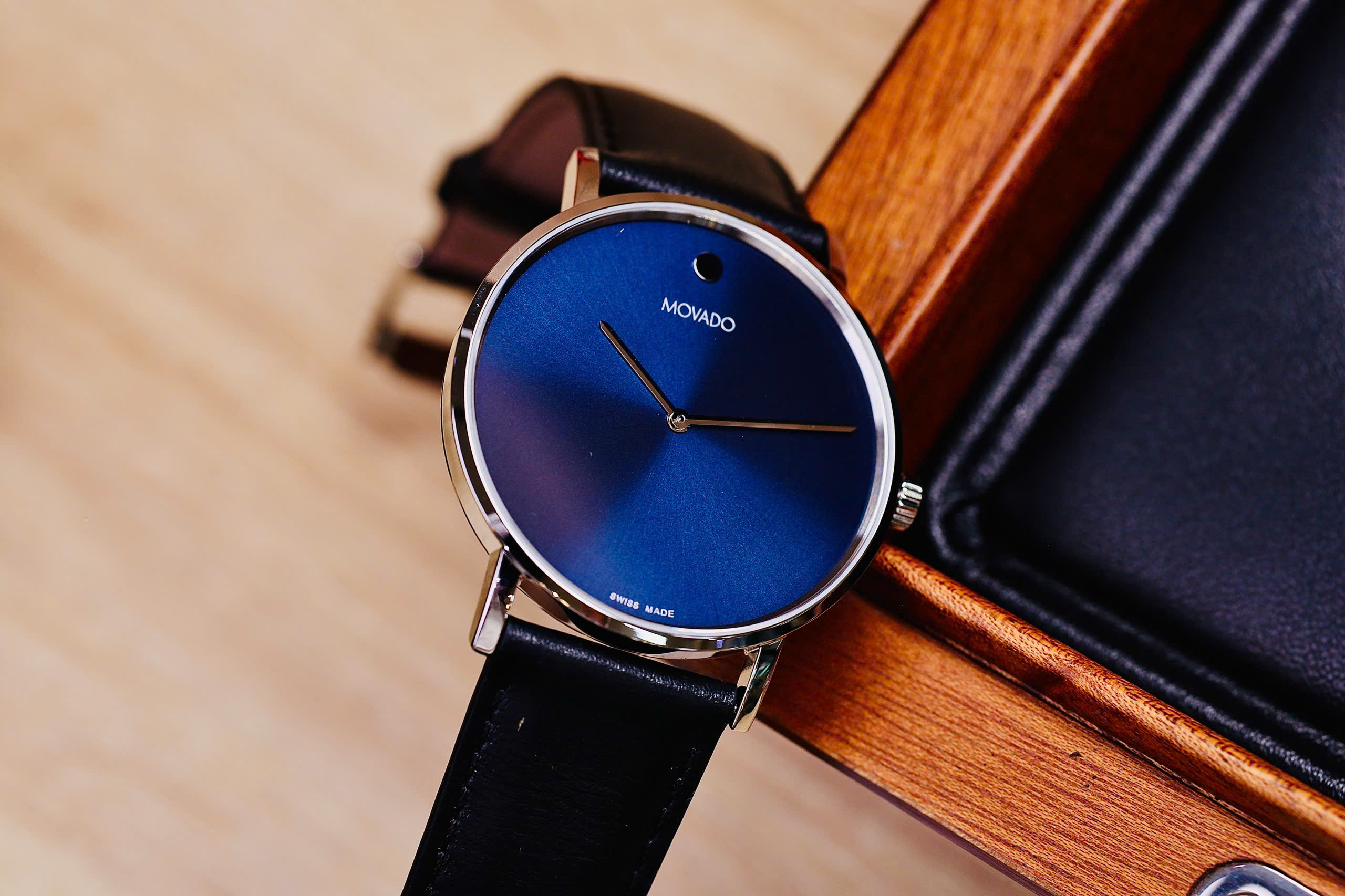 MOVADO CLASSIC QUARTZ 10