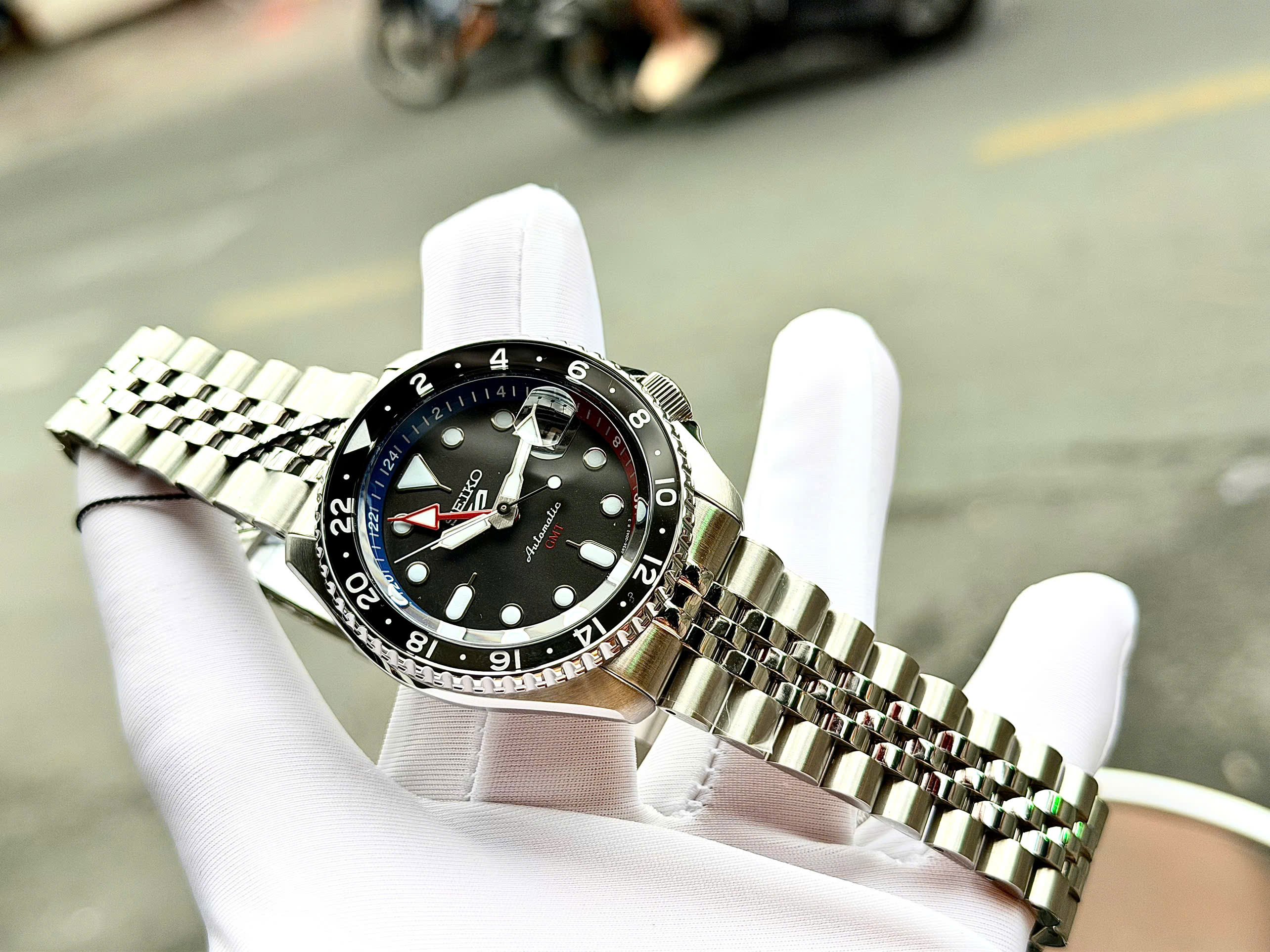Seiko SSK019J1 Sport GMT  9